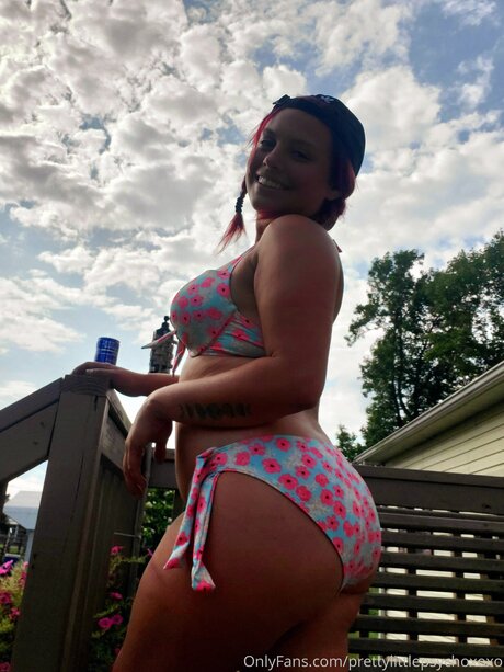 Prettylittlepsychoxoxo naked model gallery