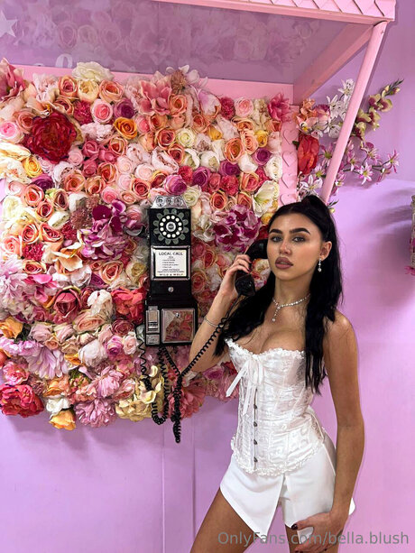 Bellabllush naked model photo