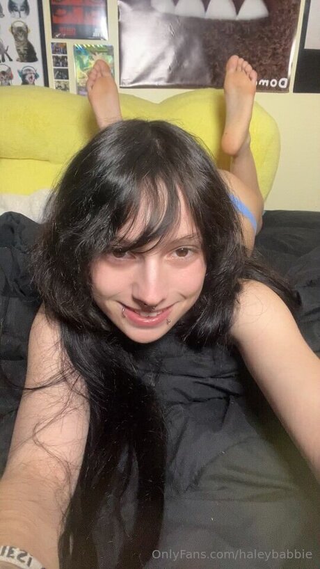 Haleyholes model hot img