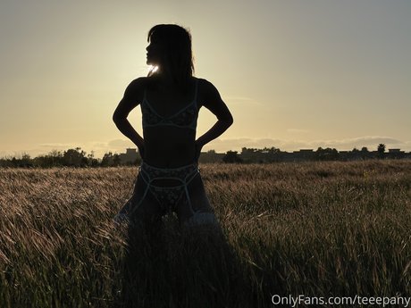 teeepany hot star images