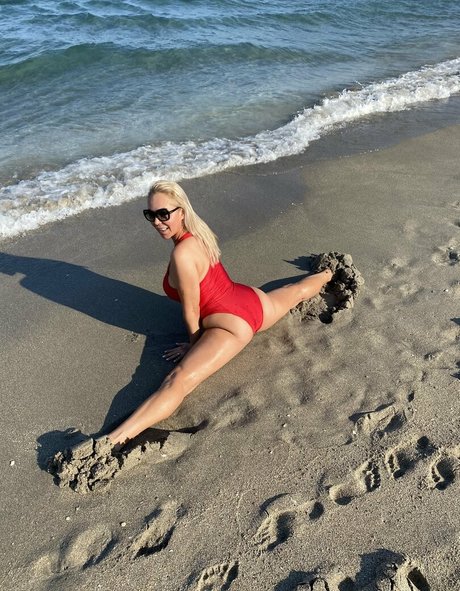 Mary Carey erotic model pic