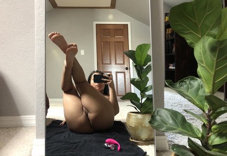 vieraralyn naked model archive