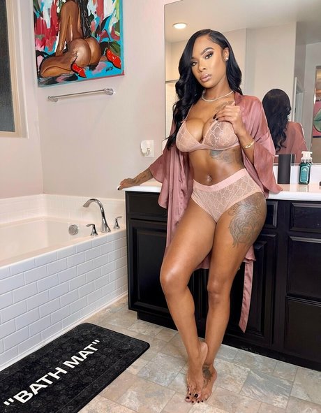 Shay brown model exclusive image