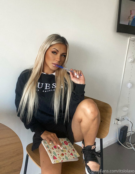 itslolaxo sexy star photo
