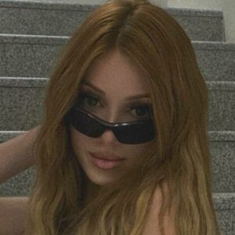 Barbiegamers model erotic photos