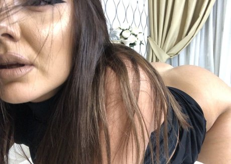 Big B ty Queen exclusive pornstar image