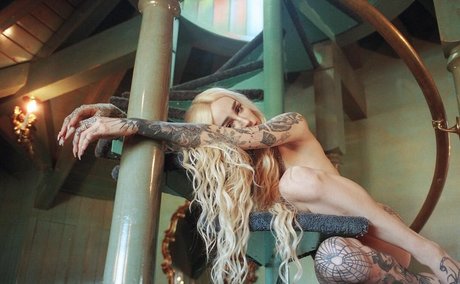 Emma Vauxdevil model images