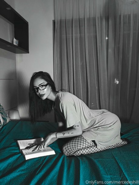 Mercedes Hill model naked photo