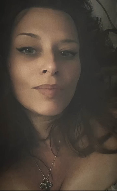 HoneyBeeZone pornstar beautiful gallery