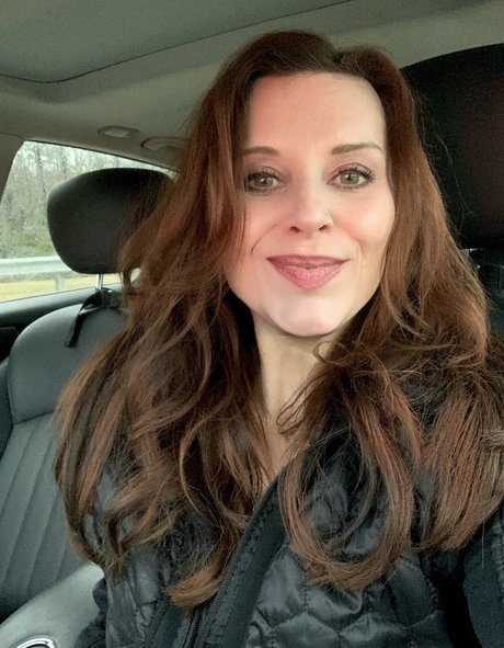 HoneyBeeZone model art image