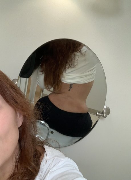 HoneyBeeZone model nude gallery