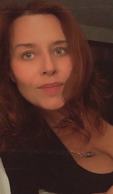 HoneyBeeZone model nude gallery