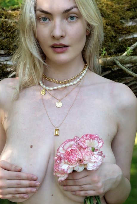 mararen pornstar nude image