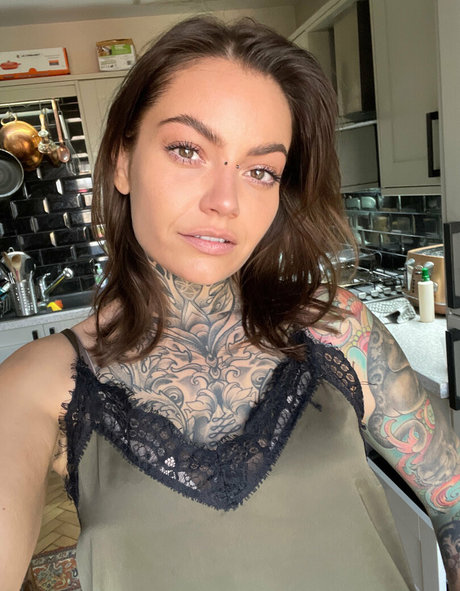 Nikky French model nude pic