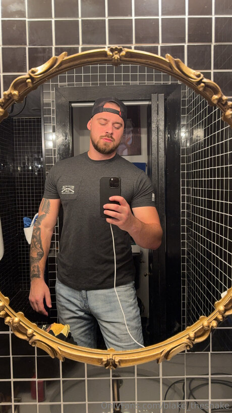 Blake Thesnake model naked img