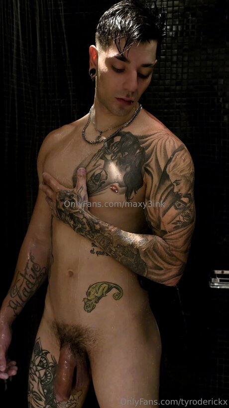 Tyroderickx nudes star image