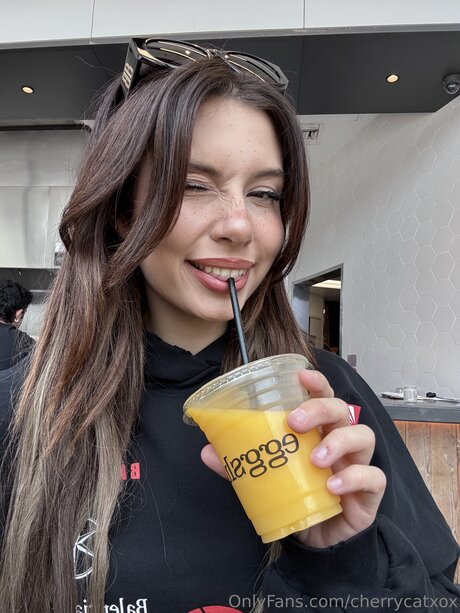 Cherrycatxox xxx actress pictures