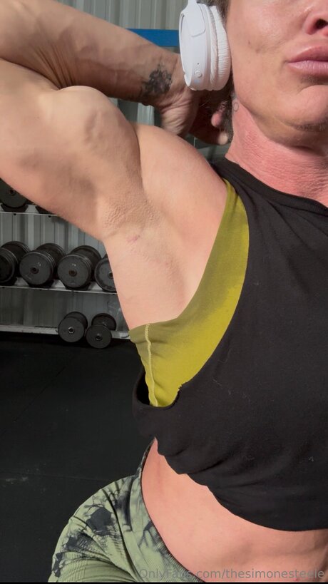 Thesimonesteele star top img