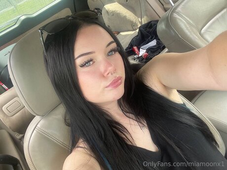 Miamoonx1 high quality pornstar pictures