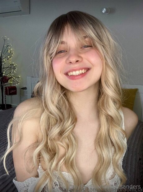 Alice Sanders model high quality photo