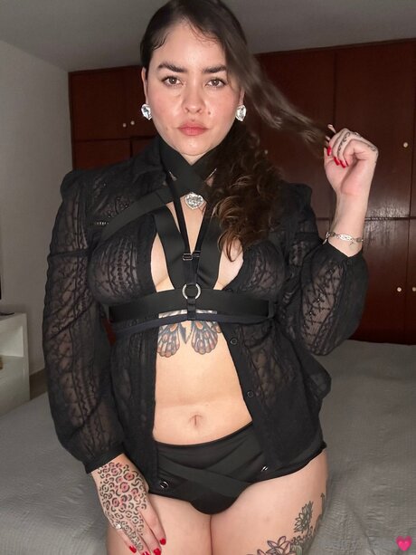 Littlehairylola star pornographic photos