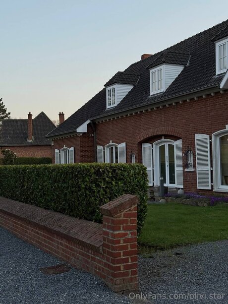 Olivi Star pornstar naked img