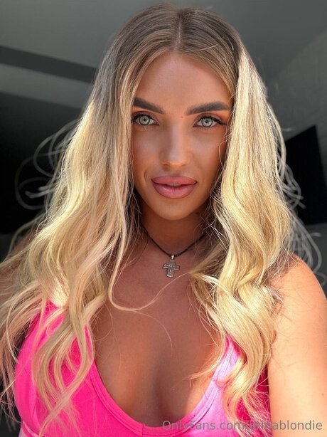 Arinablondie hot model pictures