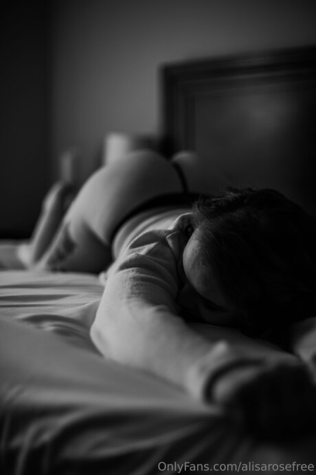 Alisarosefree model top photos