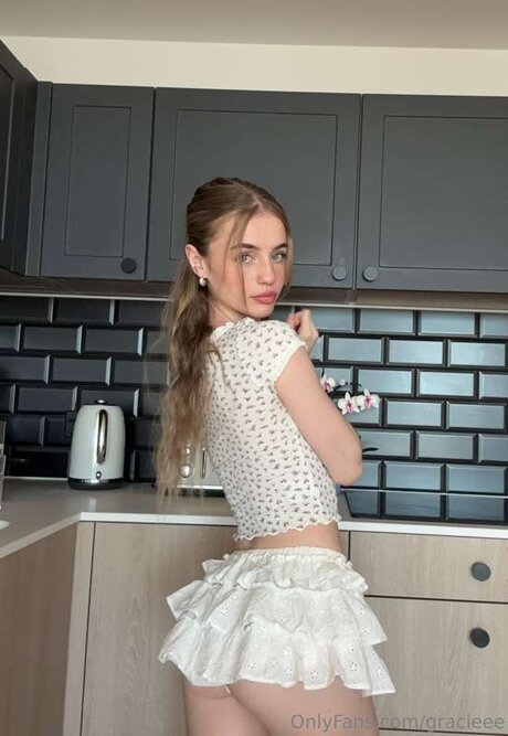 Gracieee model exclusive pictures