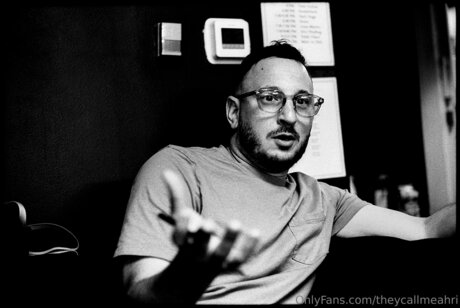 Theycallmeahri model pornographic pictures