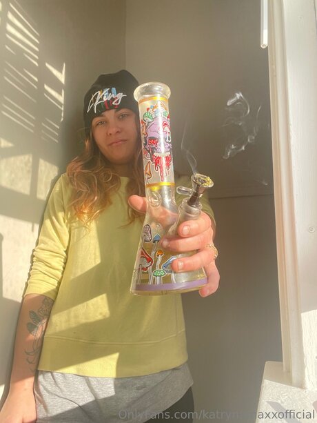 Katrynamaxxofficial hot model picture