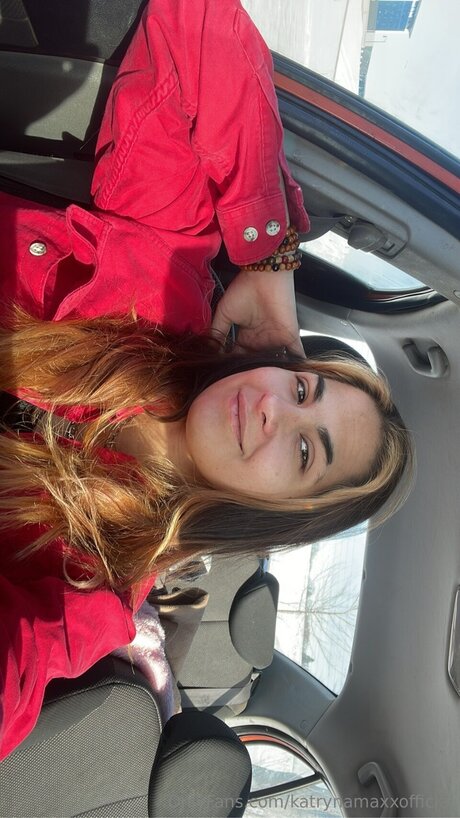 Katrynamaxxofficial model erotic pic
