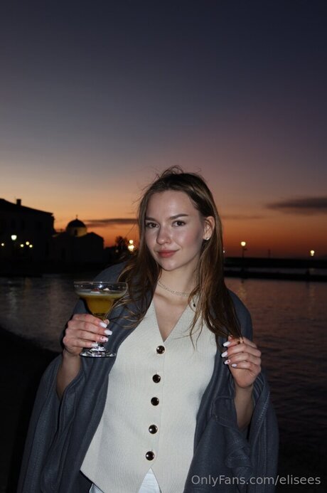 Elisees perfect actress image