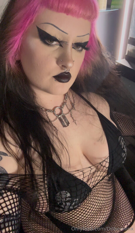 18 free onlyfans pornographic photos