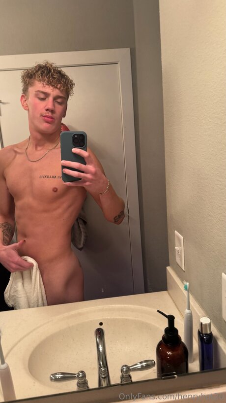 Henryhot20 pornstar beautiful pic