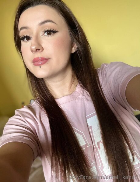 Ameli Kanari model pretty pic