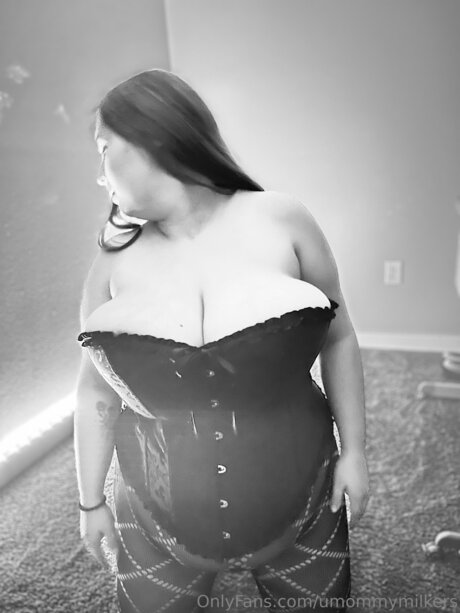 Umommymilkers pornstar erotic img