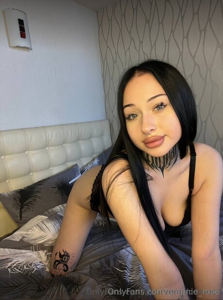 Greenie Rose porn model picture