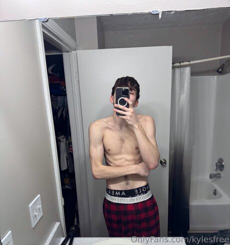 Kylesfree art actress galleries