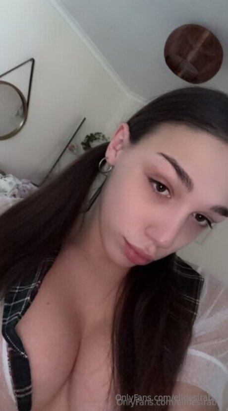 Elldesirable model naked images