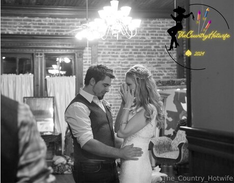 The Country Hotwife top model pictures