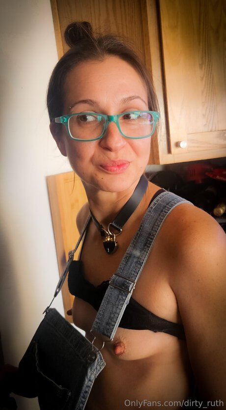 Dirty Ruth hot pornstar pics