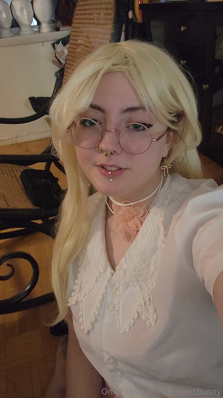 Sleepiestbunny model hot pictures