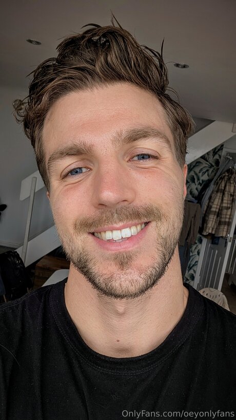 Oeyonlyfans beautiful model image