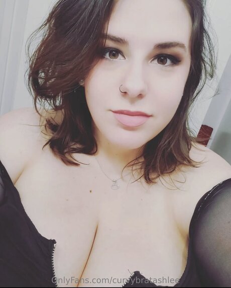 Curvybratashlee porn star picture