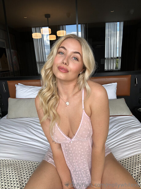 Mollyrose Xx erotic model photo