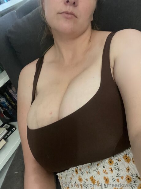 Lilymeadowsxxx nude pornstar pictures