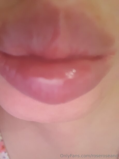 Roseroseand nudes actress img