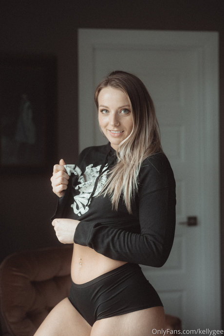 Kelly Gee naked model images