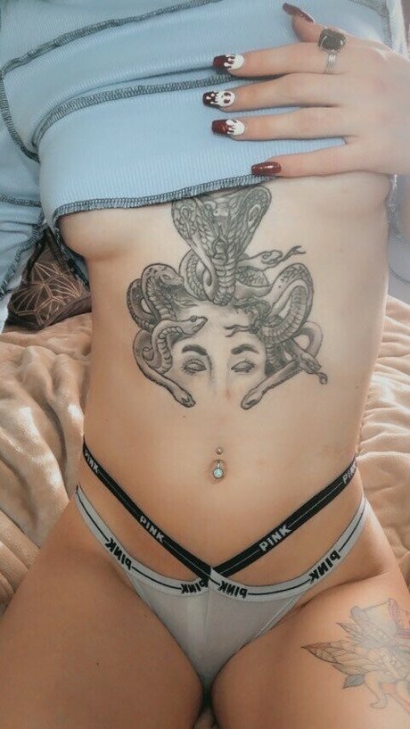 Tayaliz model art gallery